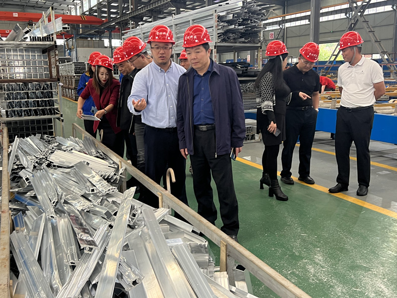 李立：貴州省僑聯(lián)黨組書記、主席